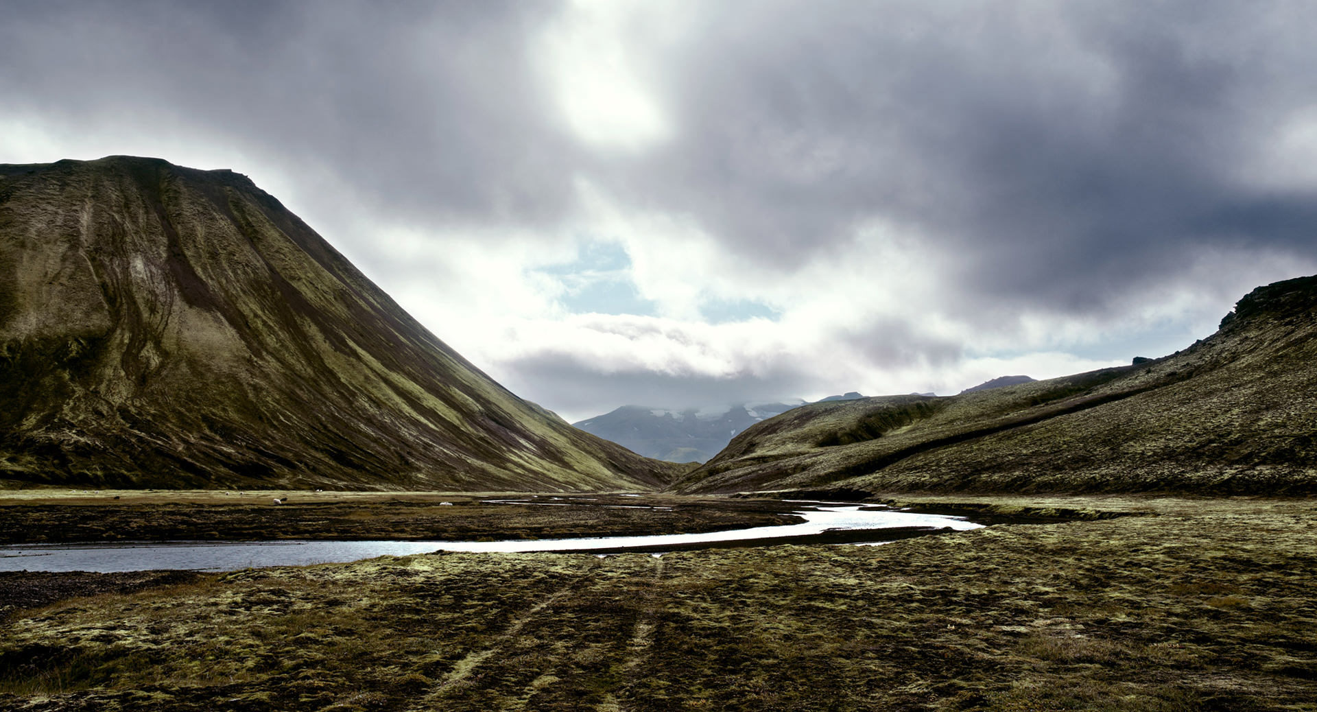 2006 09 10 iceland 0109, landscape, personal work, mountain, river, www.ankeluckmann.com, anke luckmann,