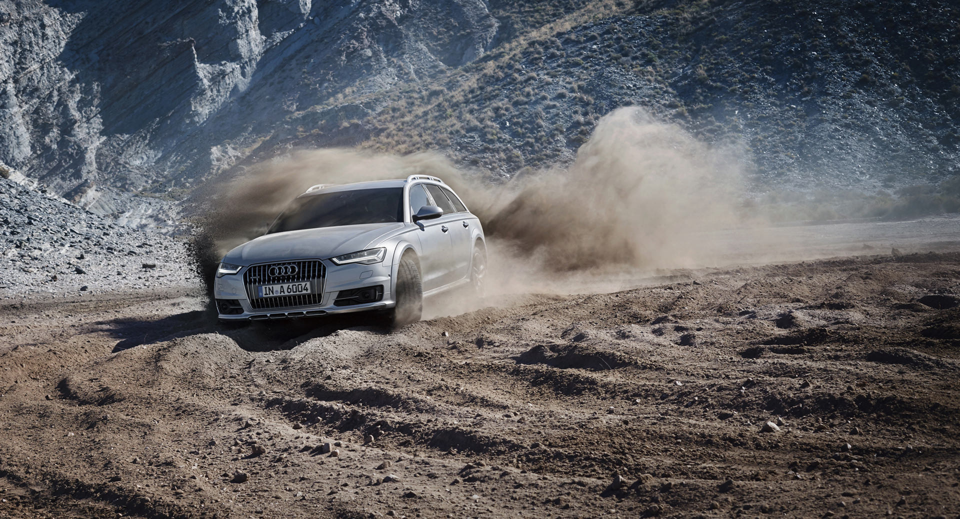 Audi Rainmaker, Audi Magazin, Loved, Anke Luckmann, www.ankeluckmann.com, kai tietz, driving, dust, desert, landscape, transportation