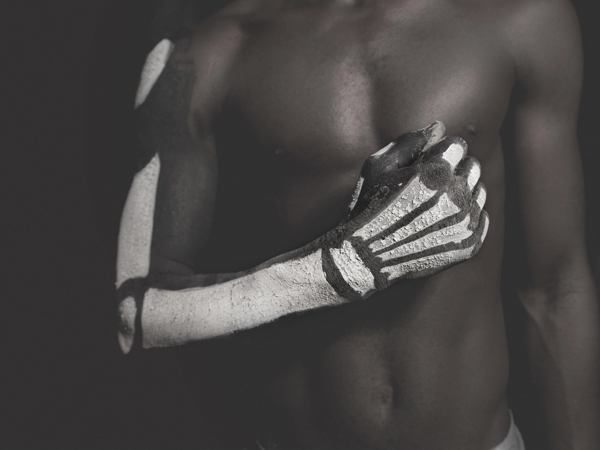 Audi Rainmaker, Audi Magazin, Loved, Anke Luckmann, www.ankeluckmann.com, kai tietz, dust, desert, landscape, lifestyle, people, bones tribe, portrait