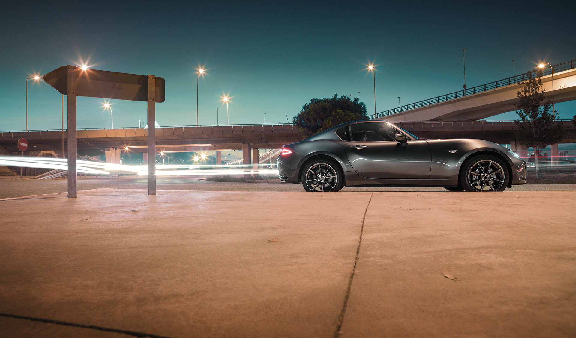 ramp mazda mx5, ramp mazda mx5, editorial, spain, ramp, red indians, mazda, mx5,transportation, kai tietz, anke luckmann, www.ankeluckmann.com, night