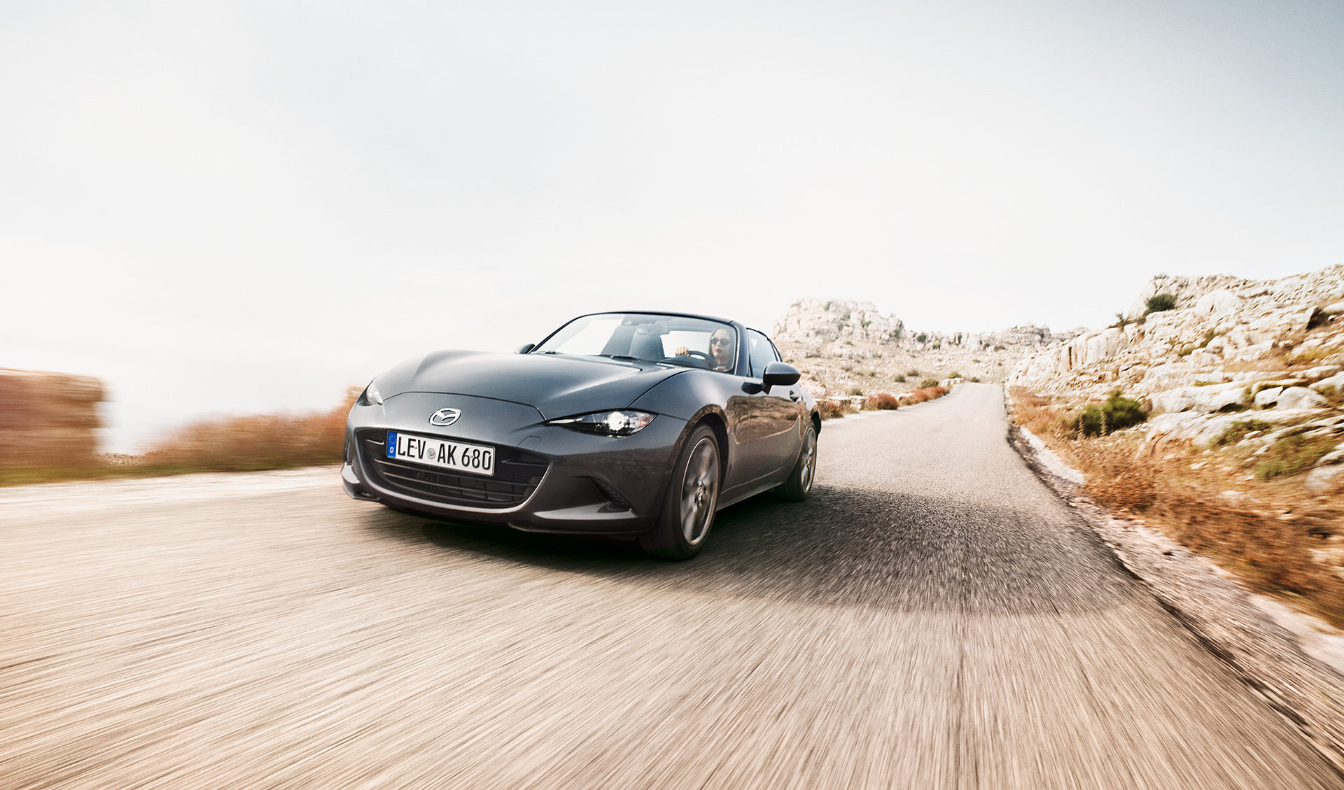 ramp mazda mx5, ramp mazda mx5, editorial, spain, ramp, red indians, mazda, mx5,transportation, kai tietz, anke luckmann, www.ankeluckmann.com, driving