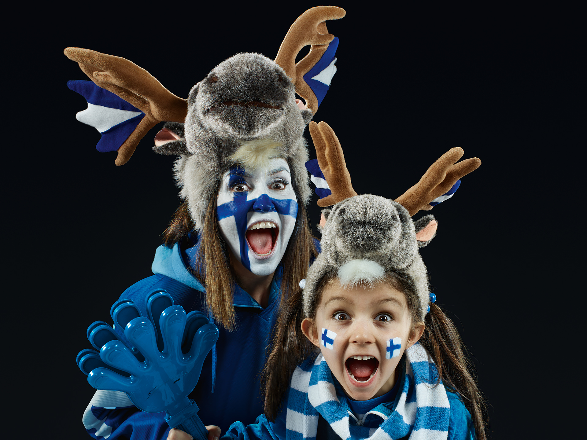 fan ,flag ,www.ankeluckmann.com ,family ,parent ,kid ,skoda, anke luckmann, kai tietz, icehockey, sports, world cup, Skoda IIHF World Cup 2017, Finland