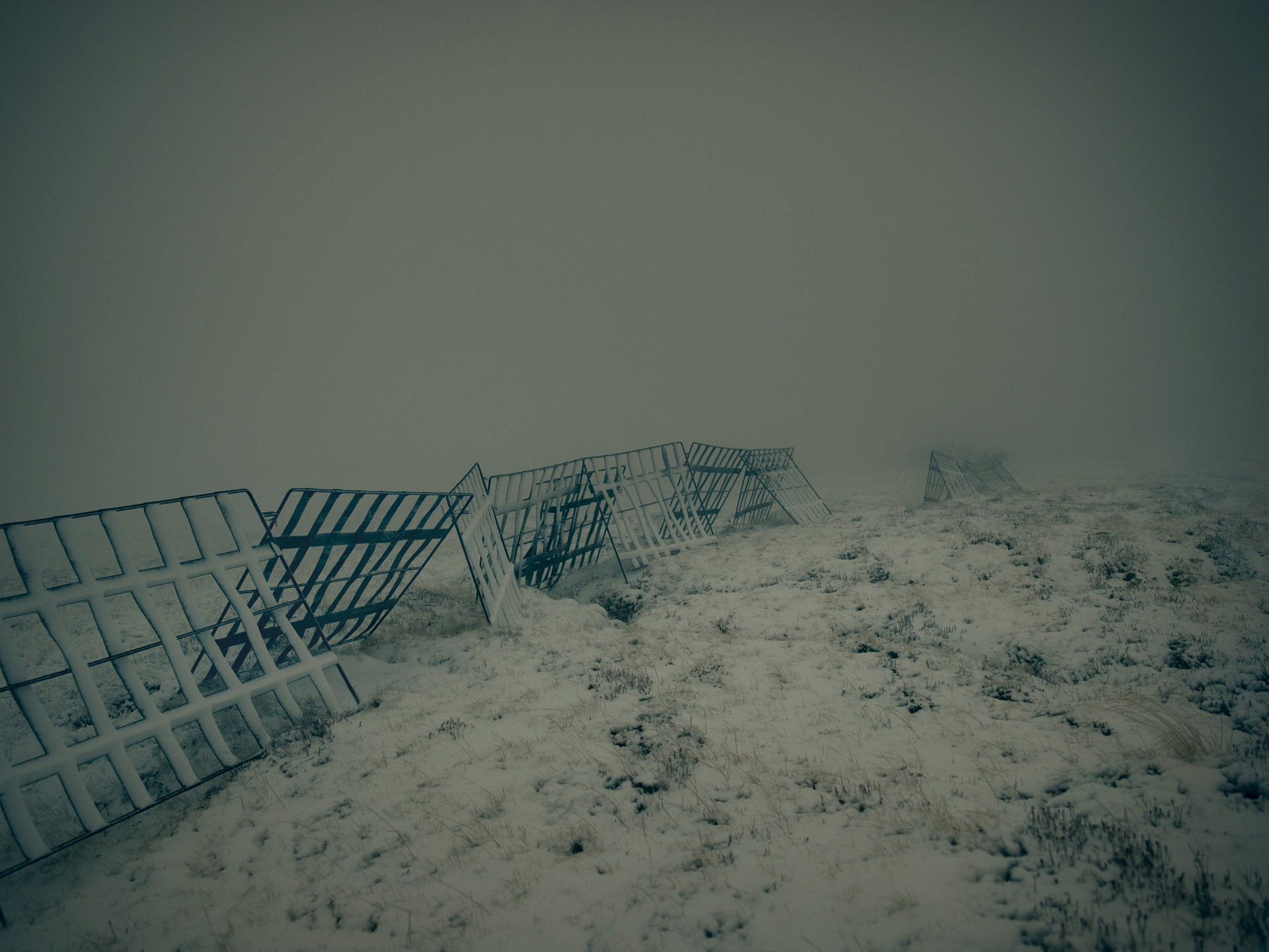 landscape, anke luckmann, romania, mountains, www.ankeluckmann.com, snow, fence