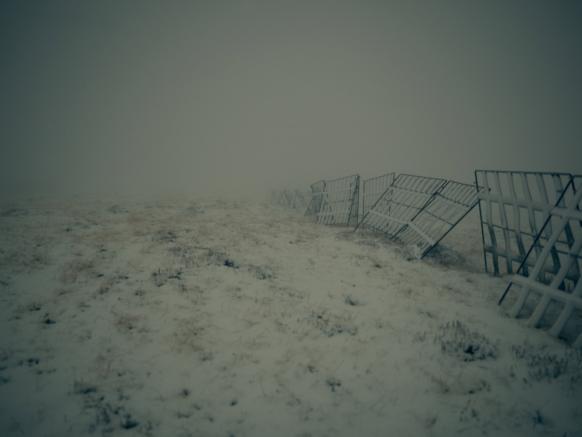 landscape, anke luckmann, romania, mountains, www.ankeluckmann.com, snow, fence