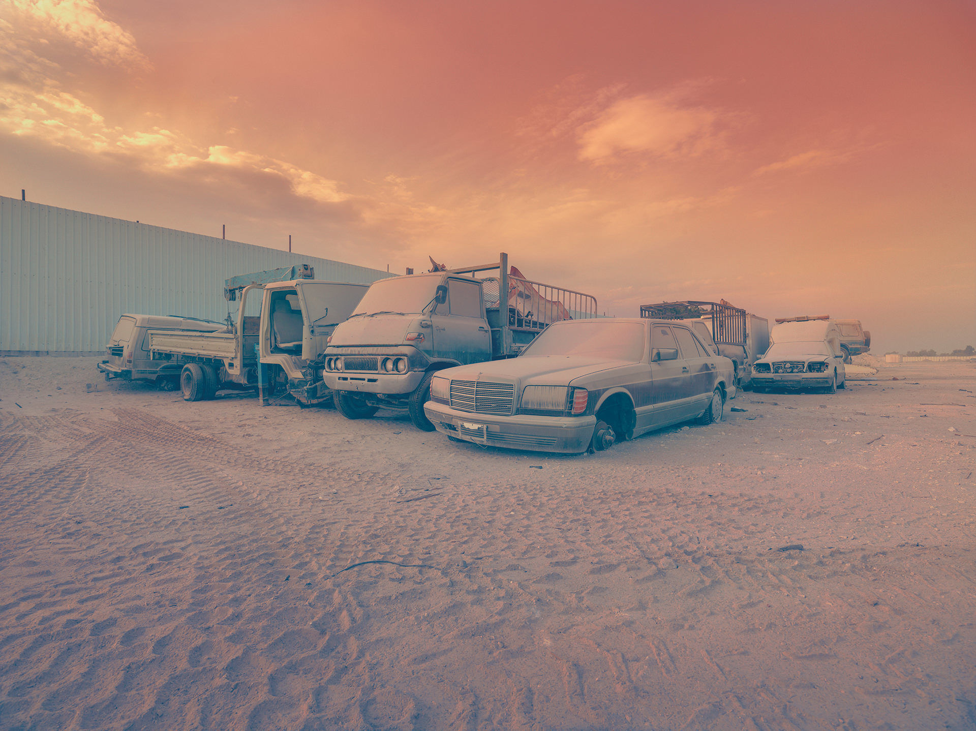 2014; bahrain; dust, junk yard, cars; transportation, old, anke luckmann