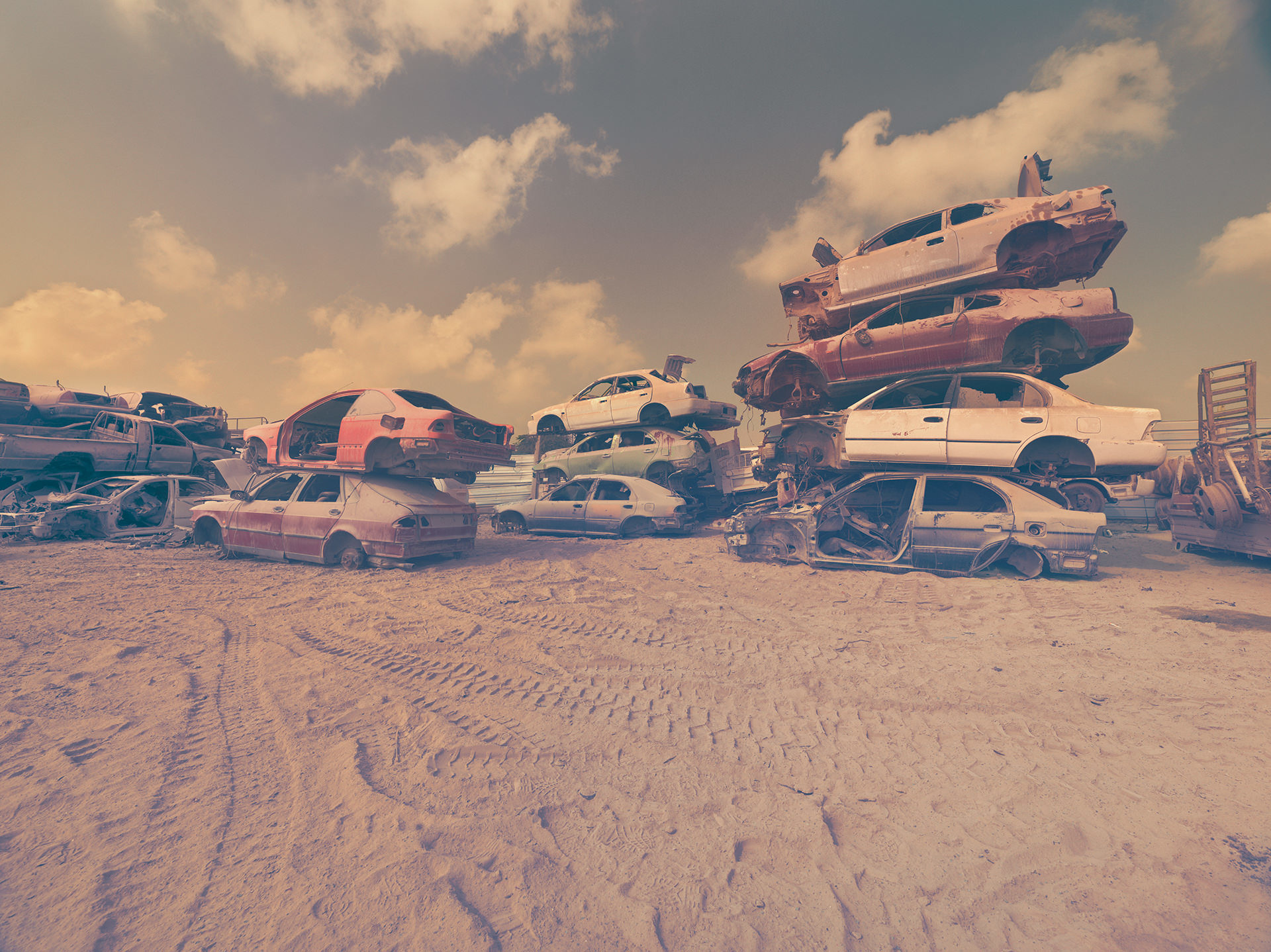 2014; bahrain; dust, junk yard, cars; transportation, old, anke luckmann