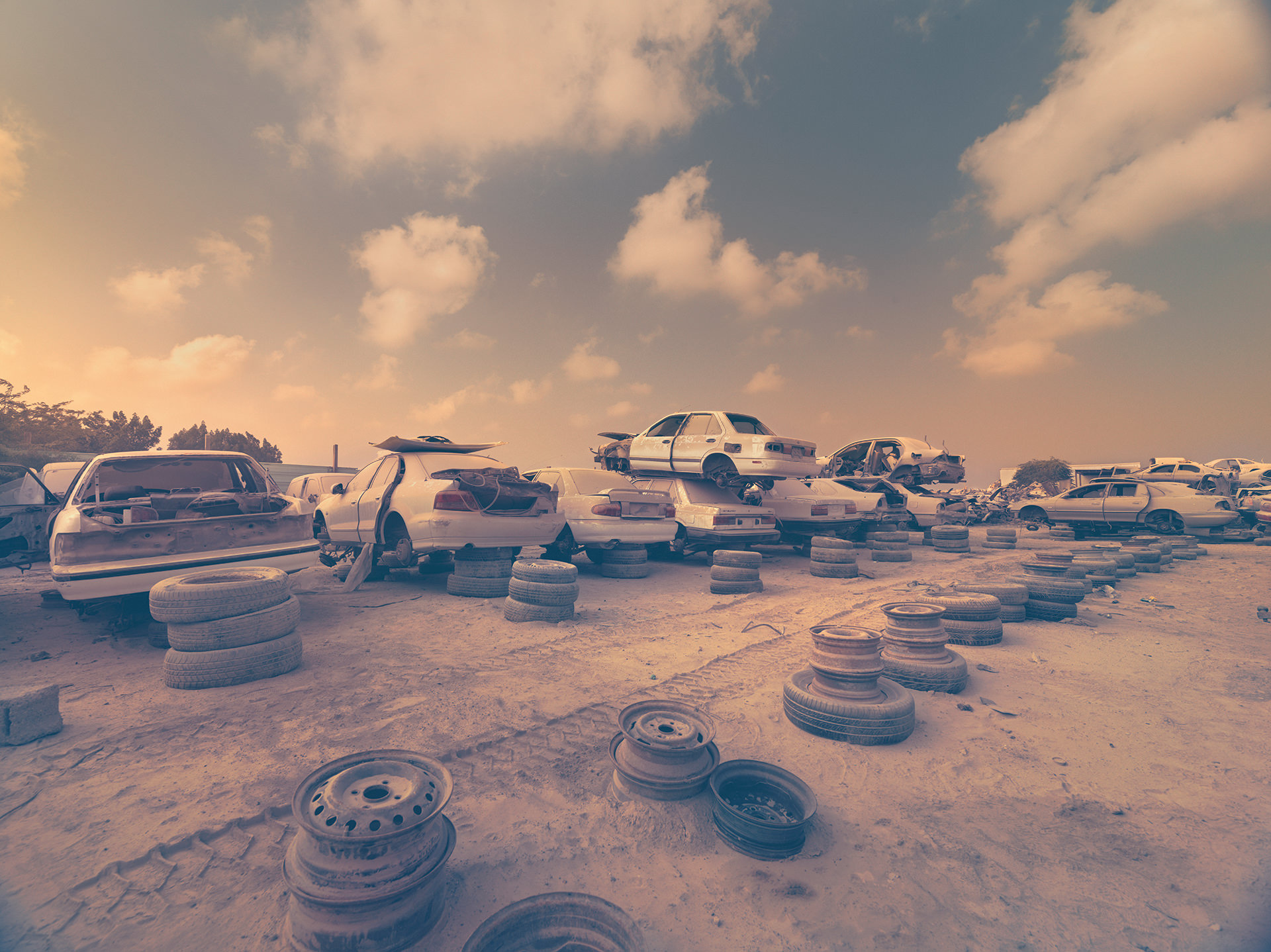 2014; bahrain; dust, junk yard, cars; transportation, old, anke luckmann